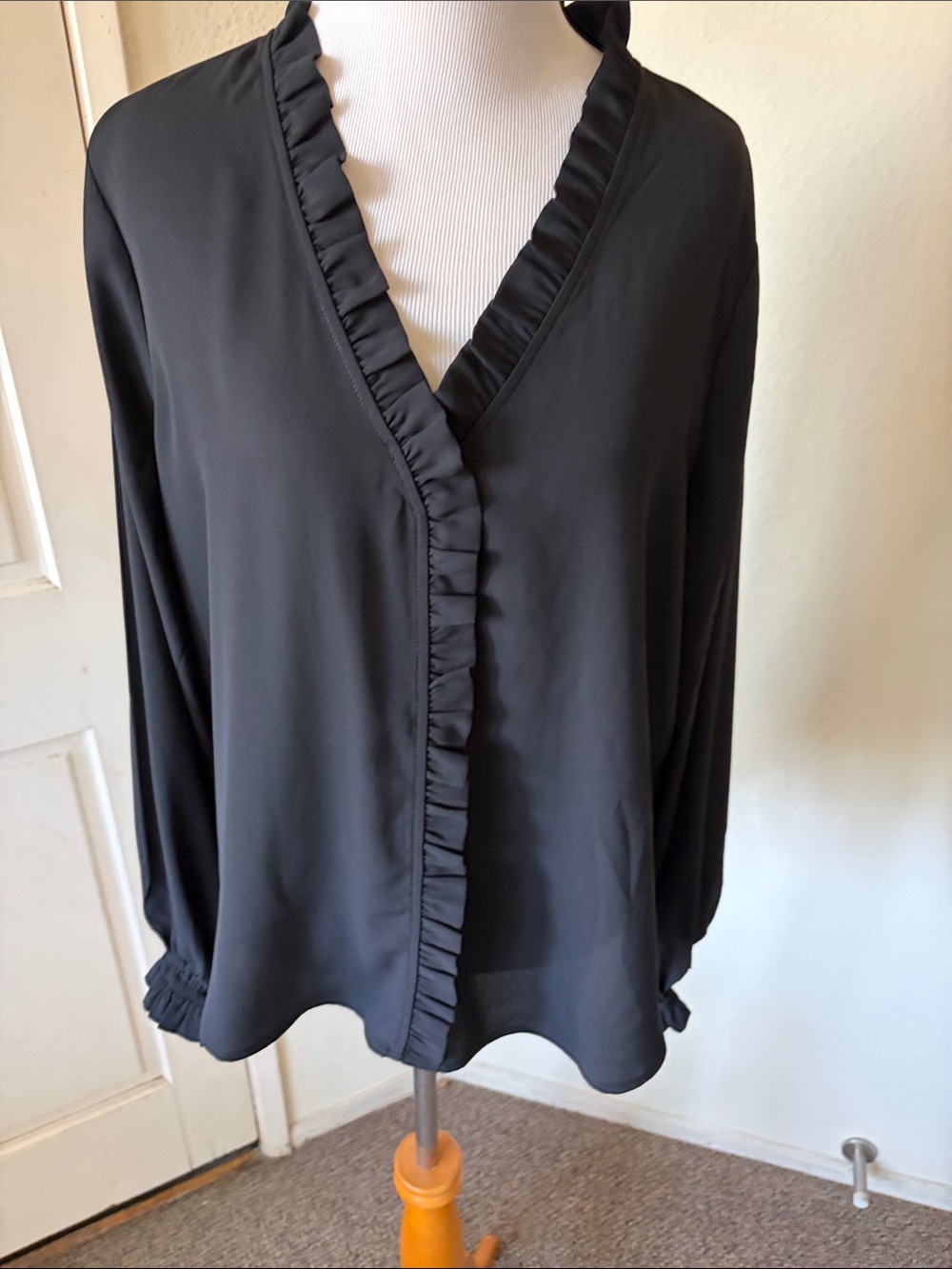Nordstrom rack Women's Black Ruffle V-Neck Blouse